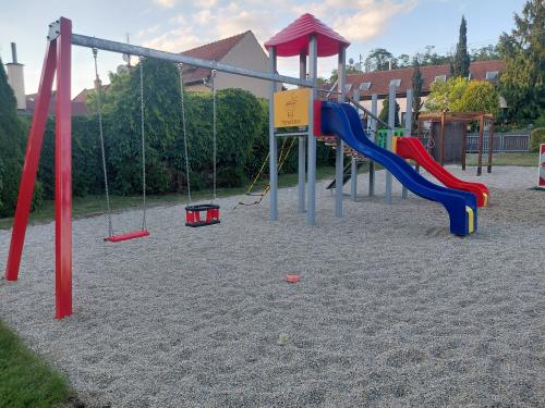 Výměna herních prvků na hřišti 2